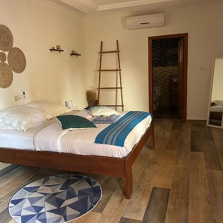 L'Oasis Guesthouse Cotonou Bagian luar foto