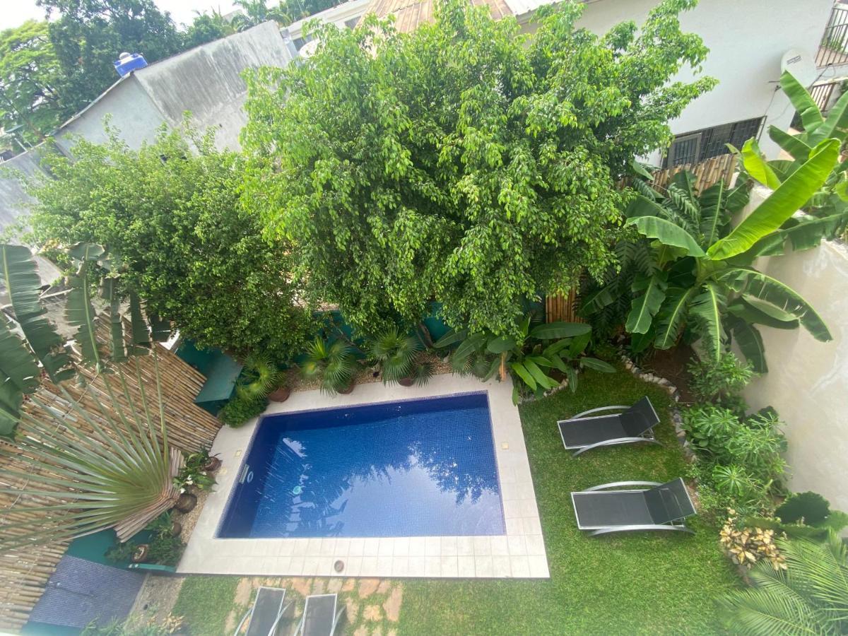 L'Oasis Guesthouse Cotonou Bagian luar foto