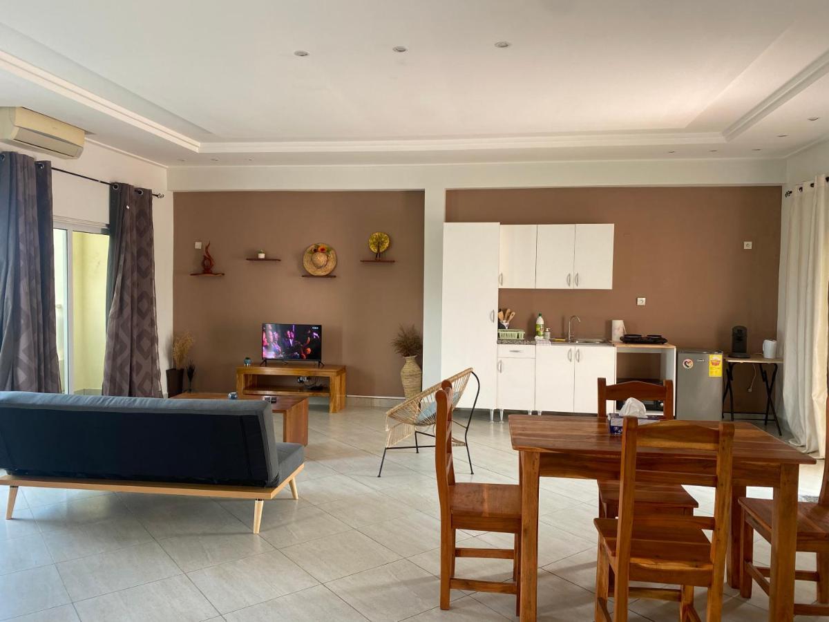 L'Oasis Guesthouse Cotonou Bagian luar foto