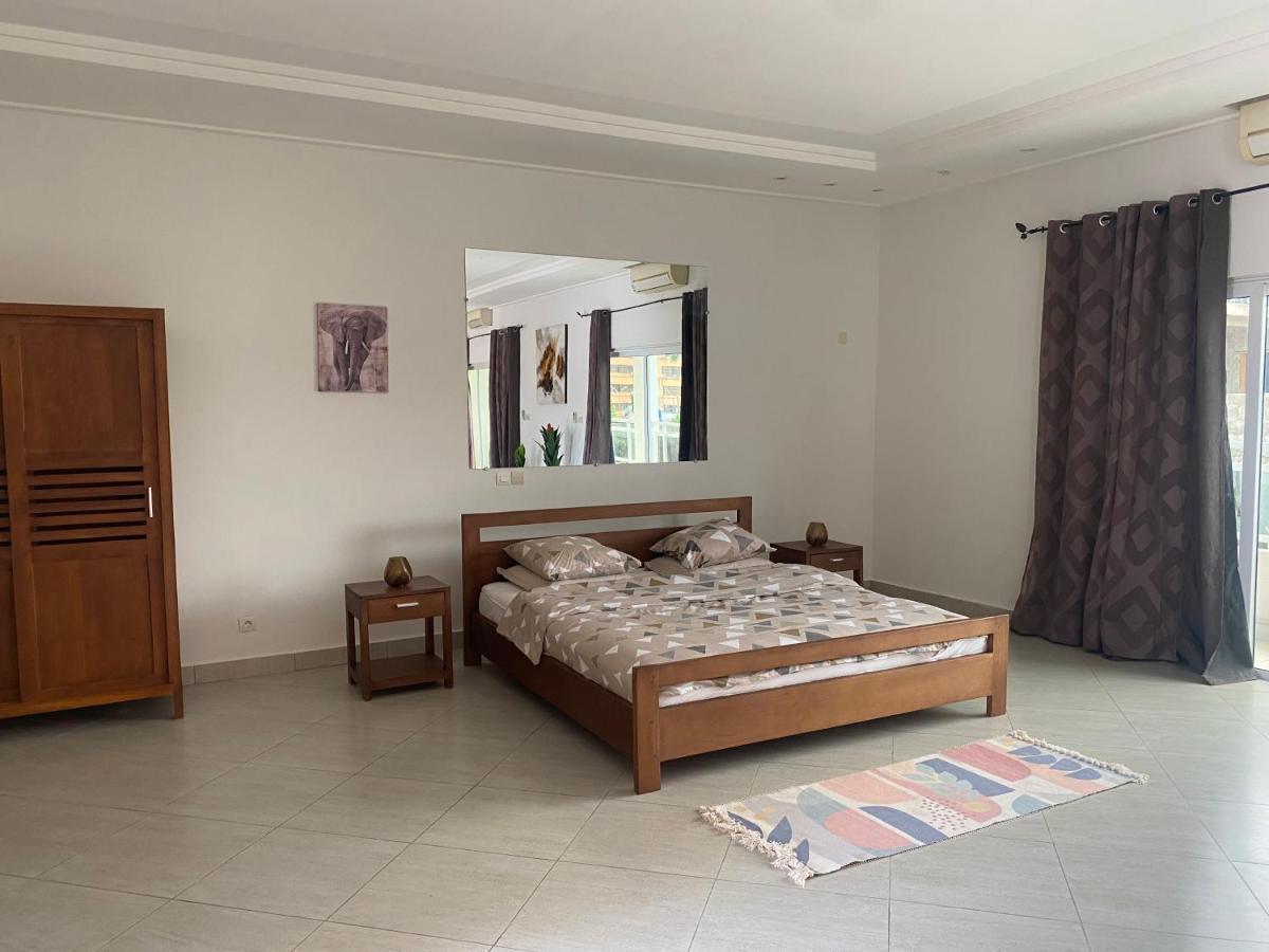 L'Oasis Guesthouse Cotonou Bagian luar foto