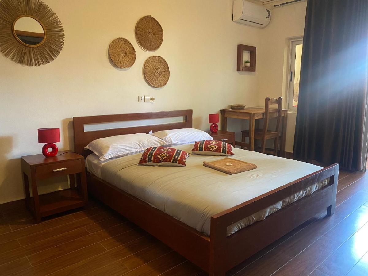 L'Oasis Guesthouse Cotonou Bagian luar foto