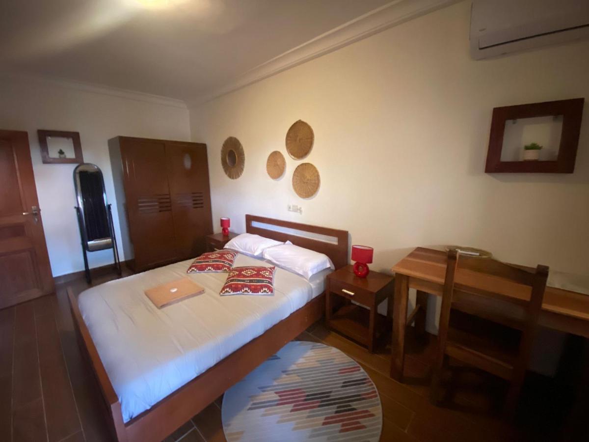 L'Oasis Guesthouse Cotonou Bagian luar foto