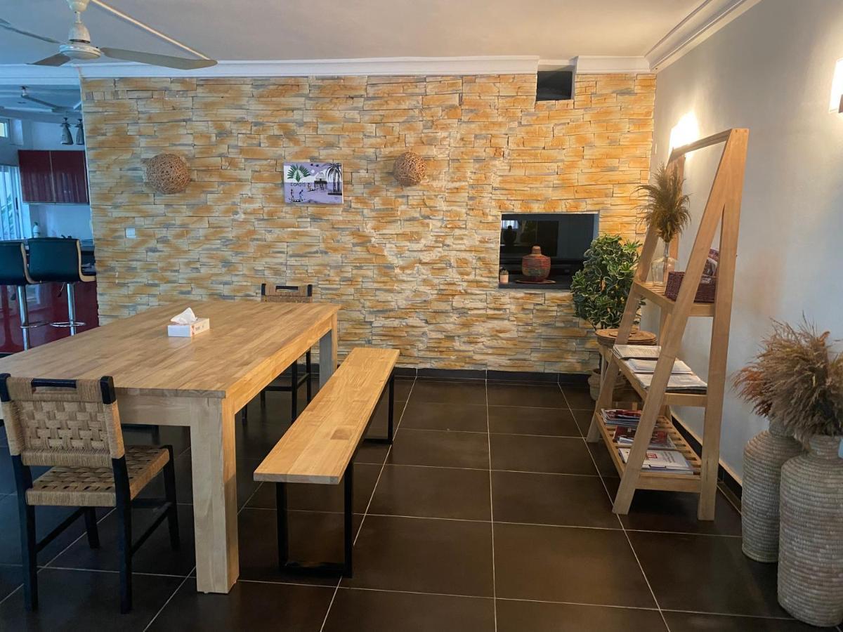 L'Oasis Guesthouse Cotonou Bagian luar foto