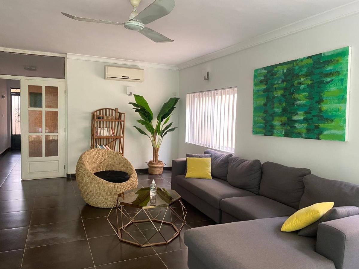 L'Oasis Guesthouse Cotonou Bagian luar foto