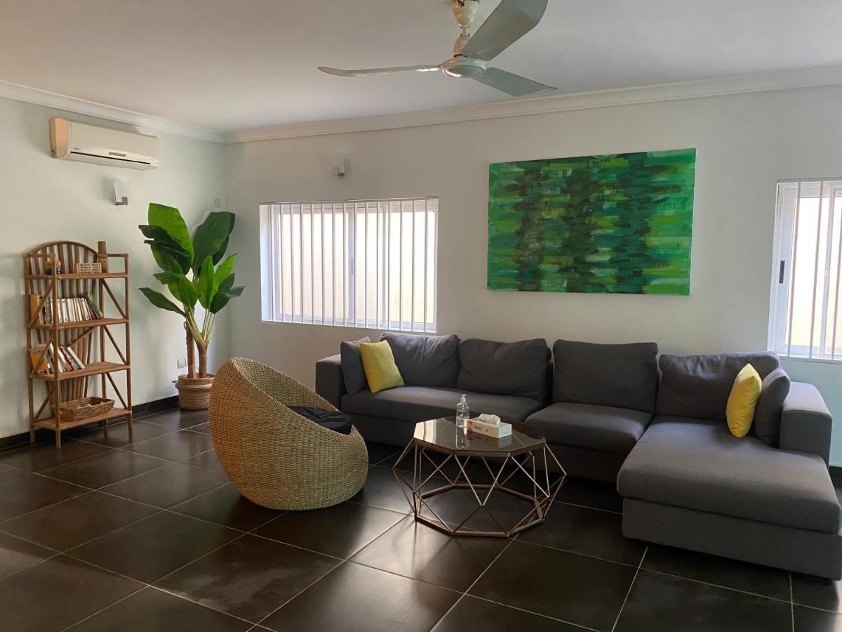 L'Oasis Guesthouse Cotonou Bagian luar foto