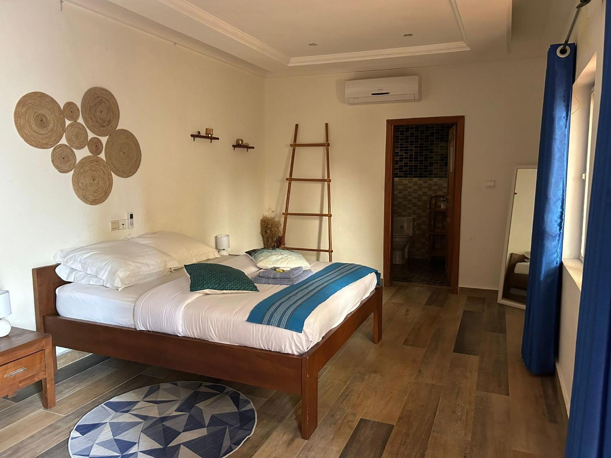 L'Oasis Guesthouse Cotonou Bagian luar foto