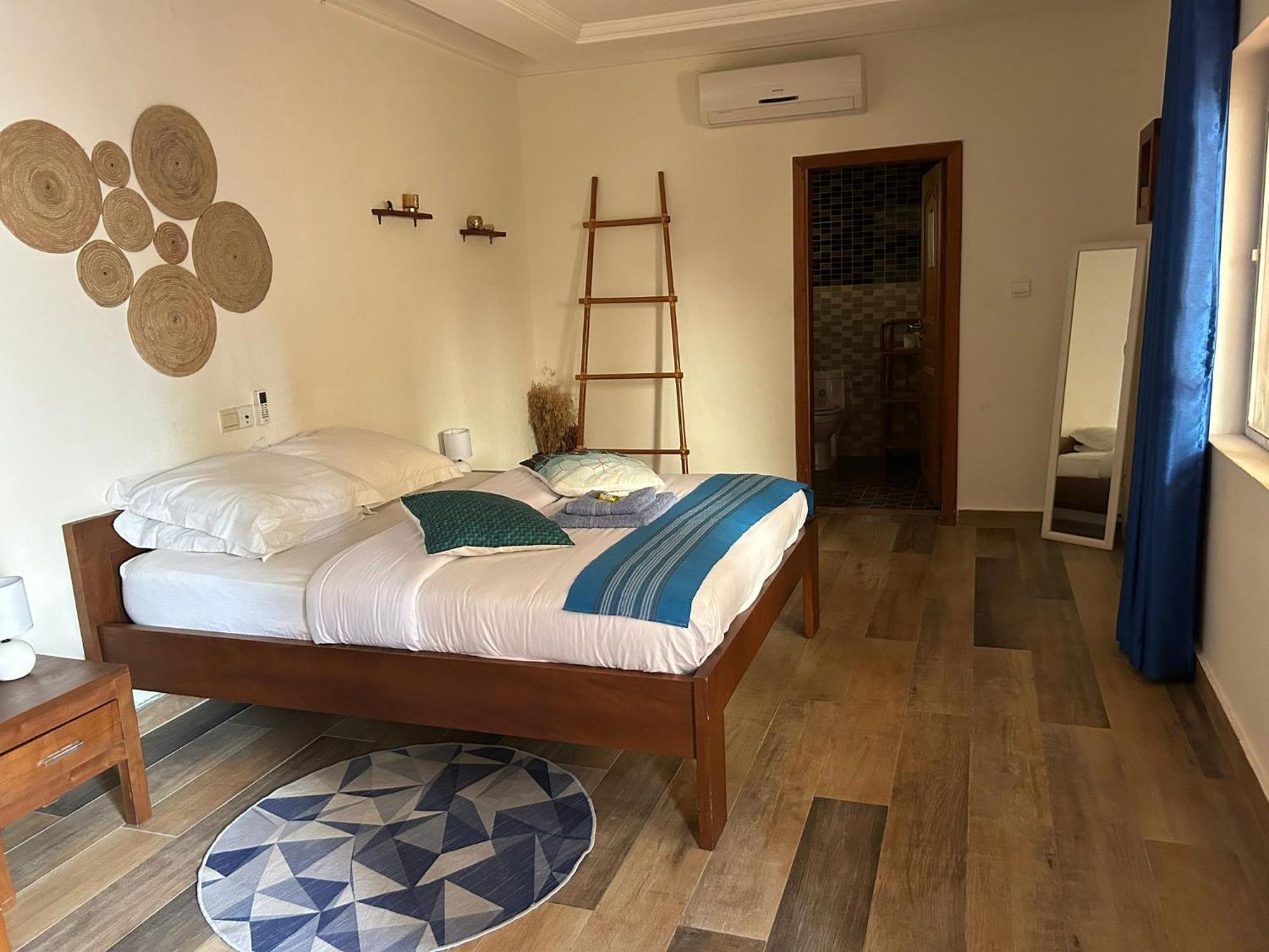 L'Oasis Guesthouse Cotonou Bagian luar foto
