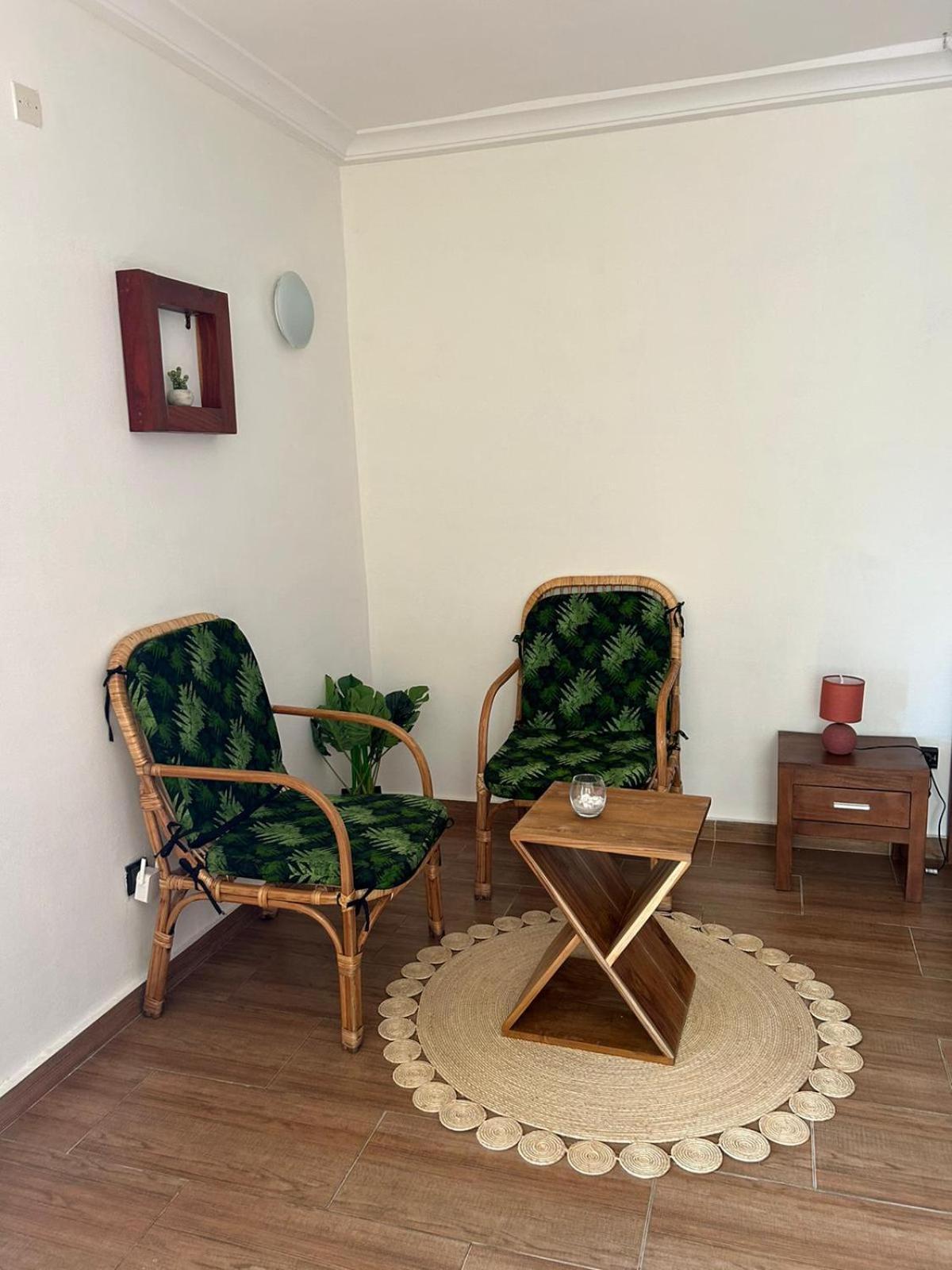 L'Oasis Guesthouse Cotonou Bagian luar foto