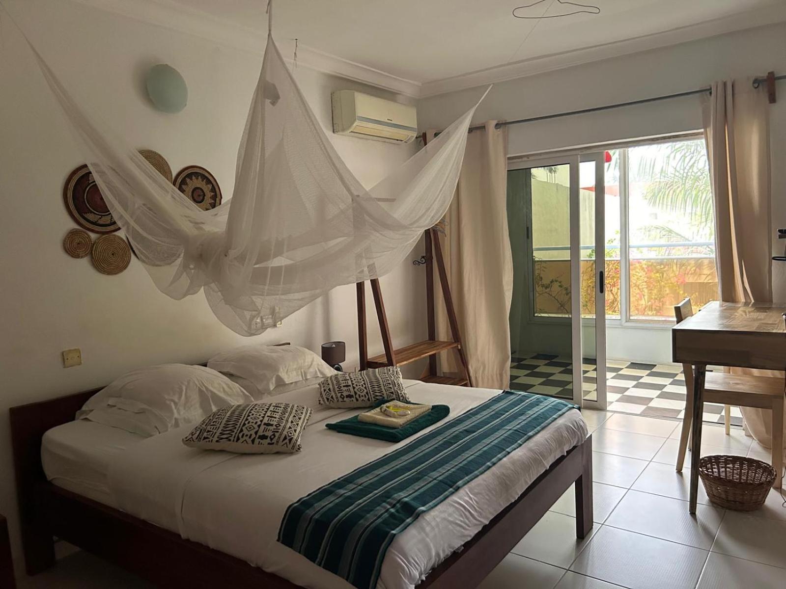 L'Oasis Guesthouse Cotonou Bagian luar foto