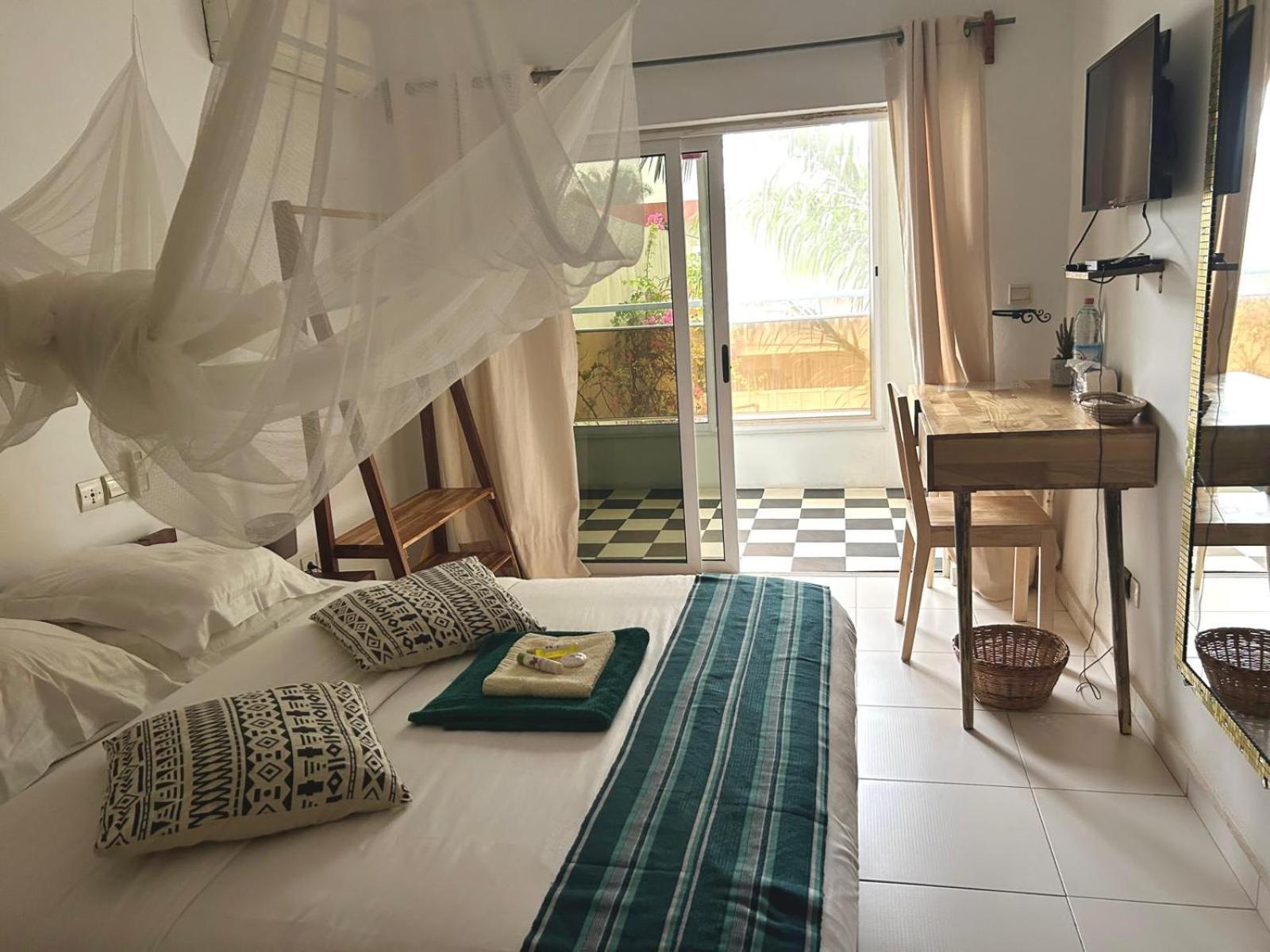 L'Oasis Guesthouse Cotonou Bagian luar foto