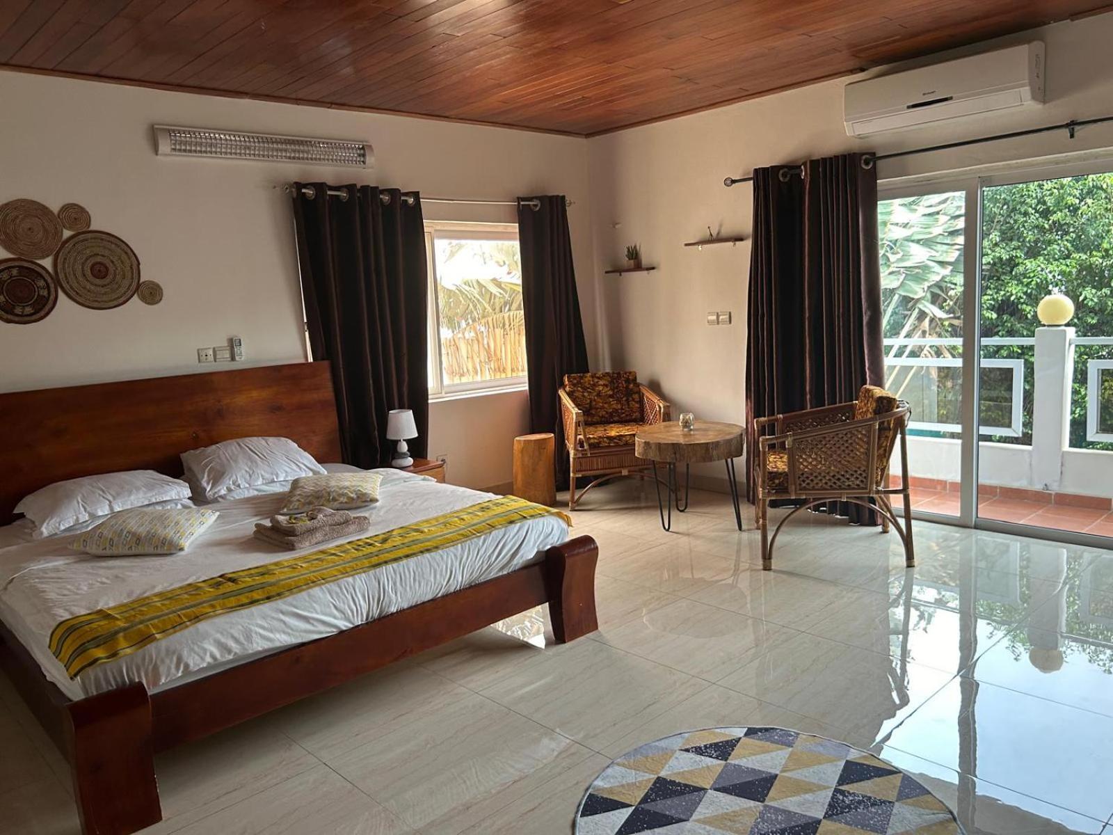 L'Oasis Guesthouse Cotonou Bagian luar foto