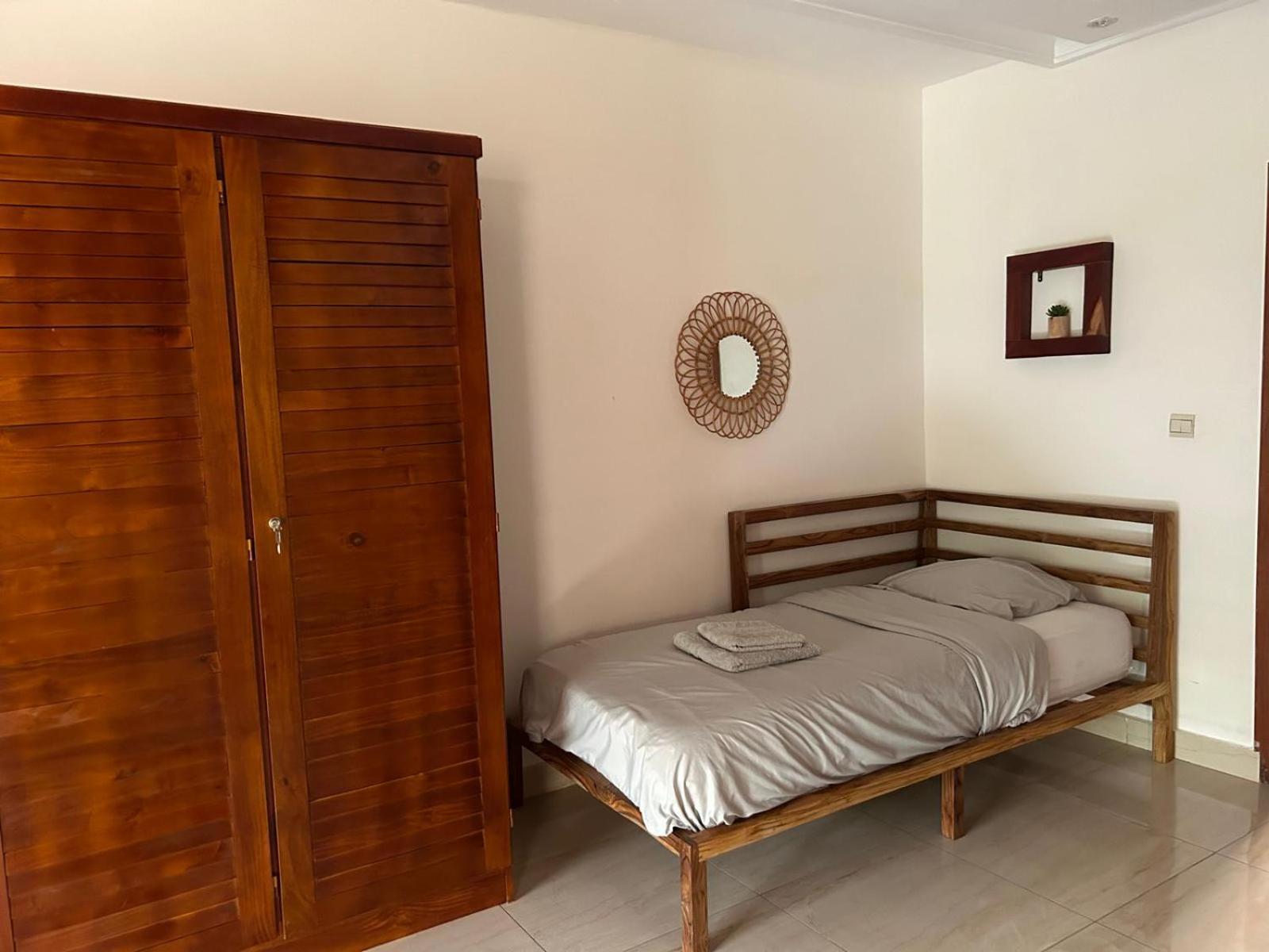 L'Oasis Guesthouse Cotonou Bagian luar foto