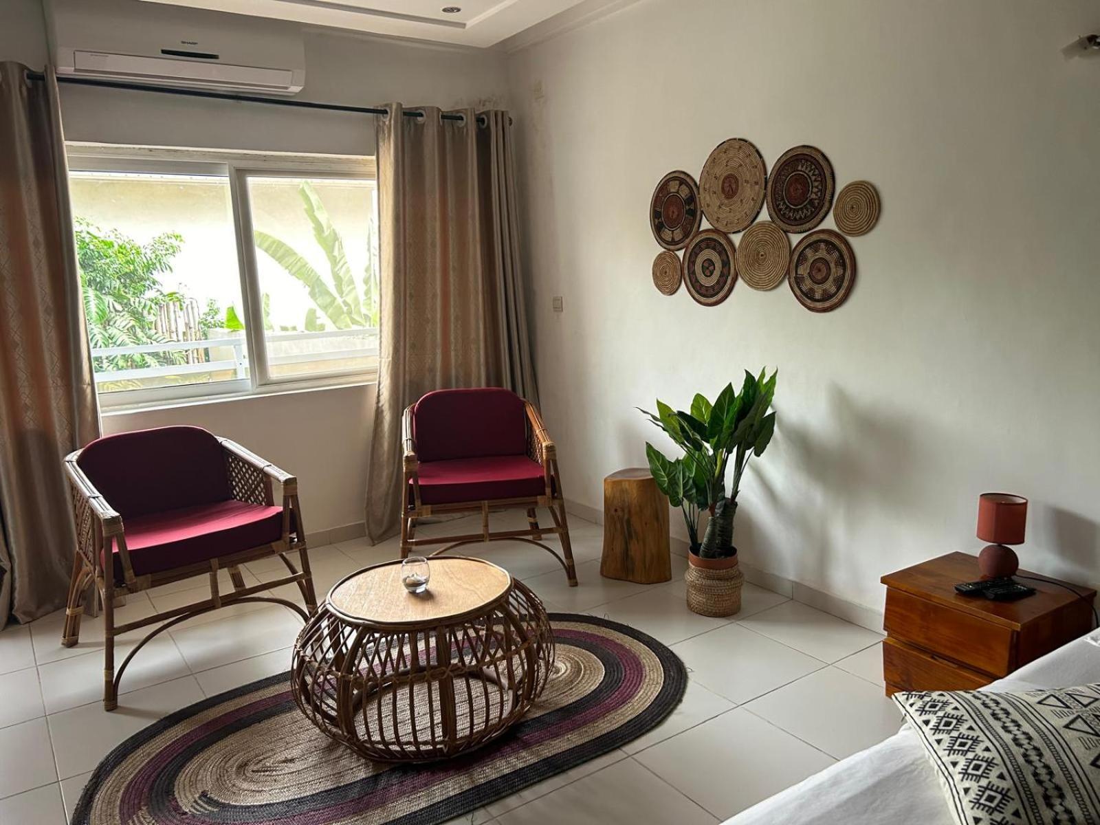L'Oasis Guesthouse Cotonou Bagian luar foto