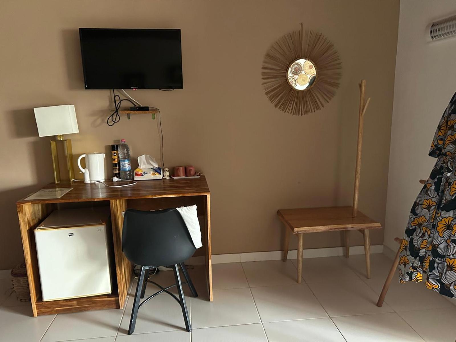 L'Oasis Guesthouse Cotonou Bagian luar foto