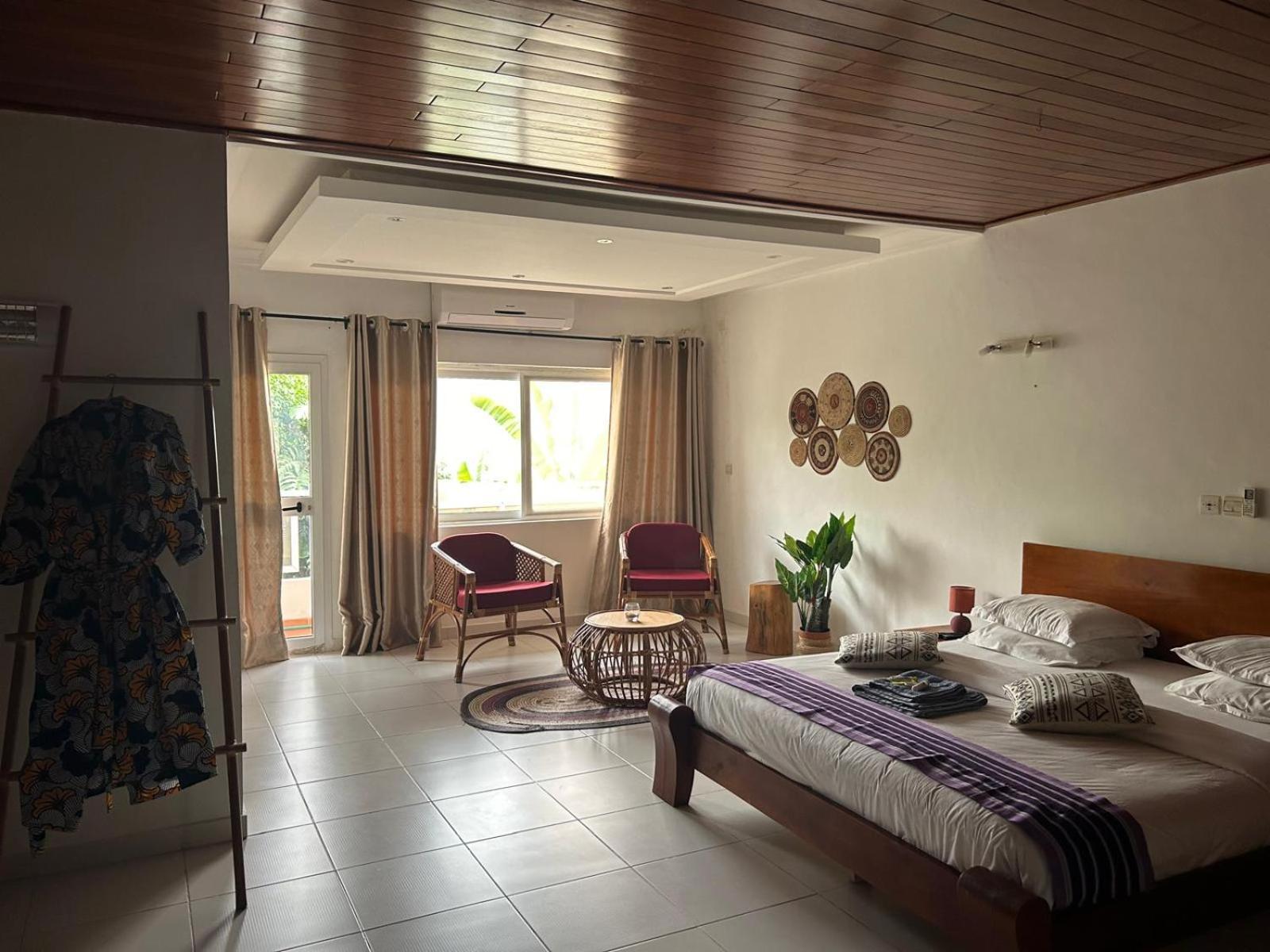 L'Oasis Guesthouse Cotonou Bagian luar foto