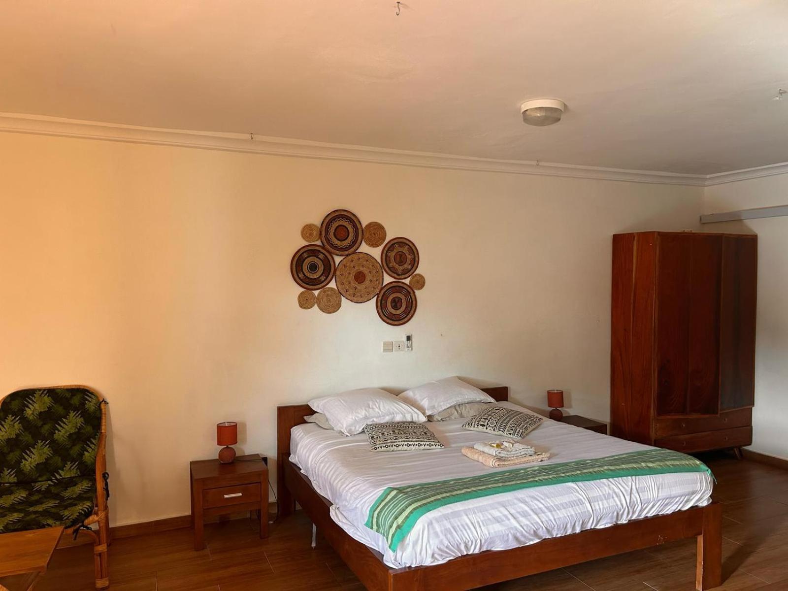 L'Oasis Guesthouse Cotonou Bagian luar foto