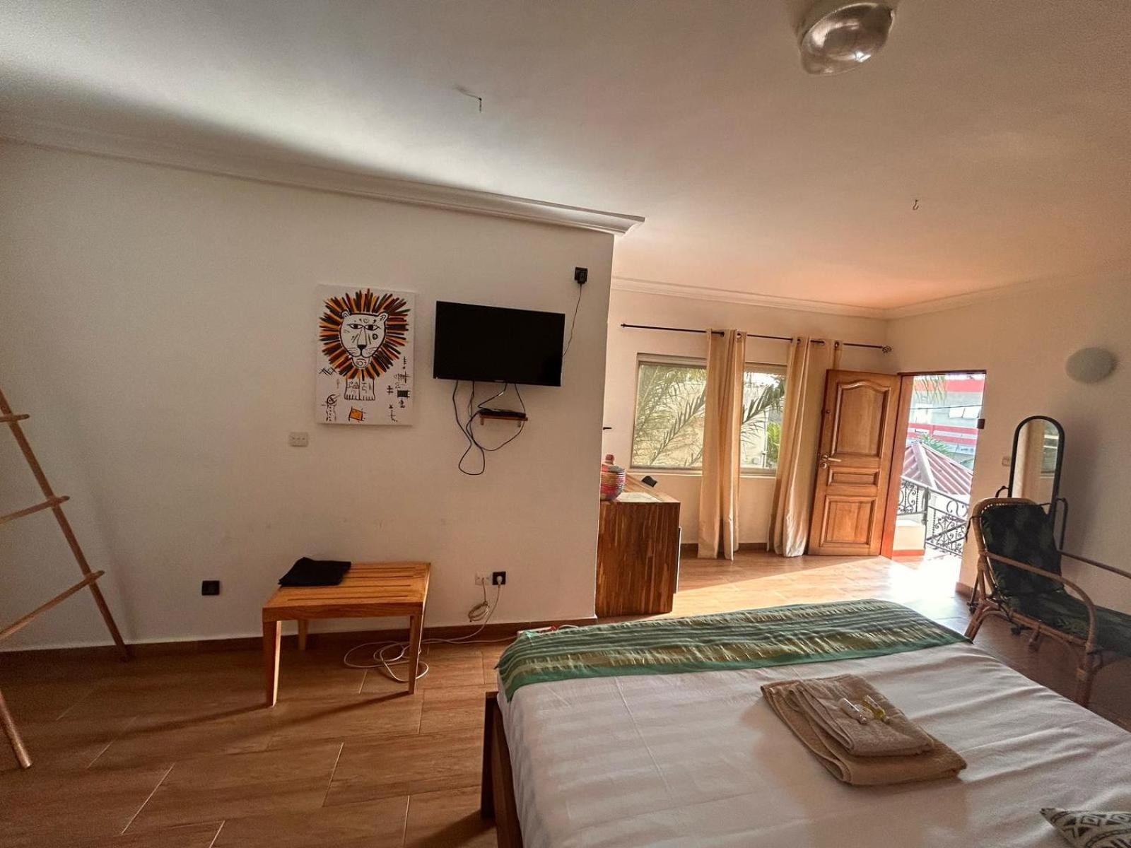 L'Oasis Guesthouse Cotonou Bagian luar foto